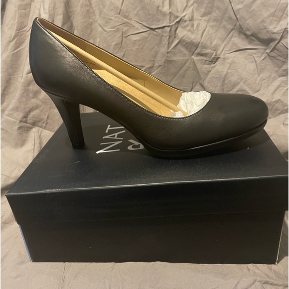 Brand new in box black pumps - Picture 1 of 5